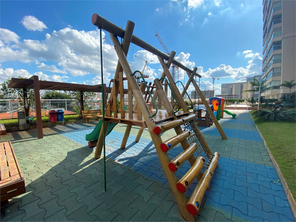 Apartamento com 4 dormitórios e 3 vagas na Barra Funda