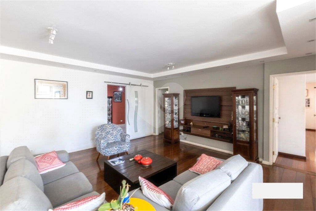 Apartamento à Venda - Santa Cecília, 3 Quartos, 160m2
Este espaçoso apartamento de 162 m² oferece uma combinação perfeita de conforto e localização privilegiada!!