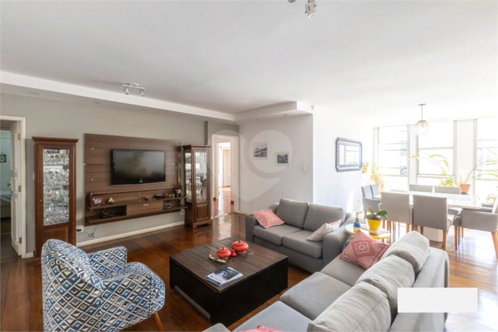 Apartamento à Venda - Santa Cecília, 3 Quartos, 160m2
Este espaçoso apartamento de 162 m² oferece uma combinação perfeita de conforto e localização privilegiada!!