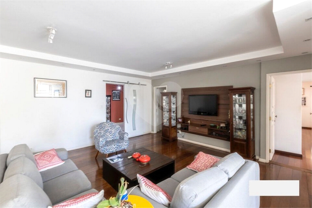 Apartamento à Venda - Santa Cecília, 3 Quartos, 160m2
Este espaçoso apartamento de 162 m² oferece uma combinação perfeita de conforto e localização privilegiada!!