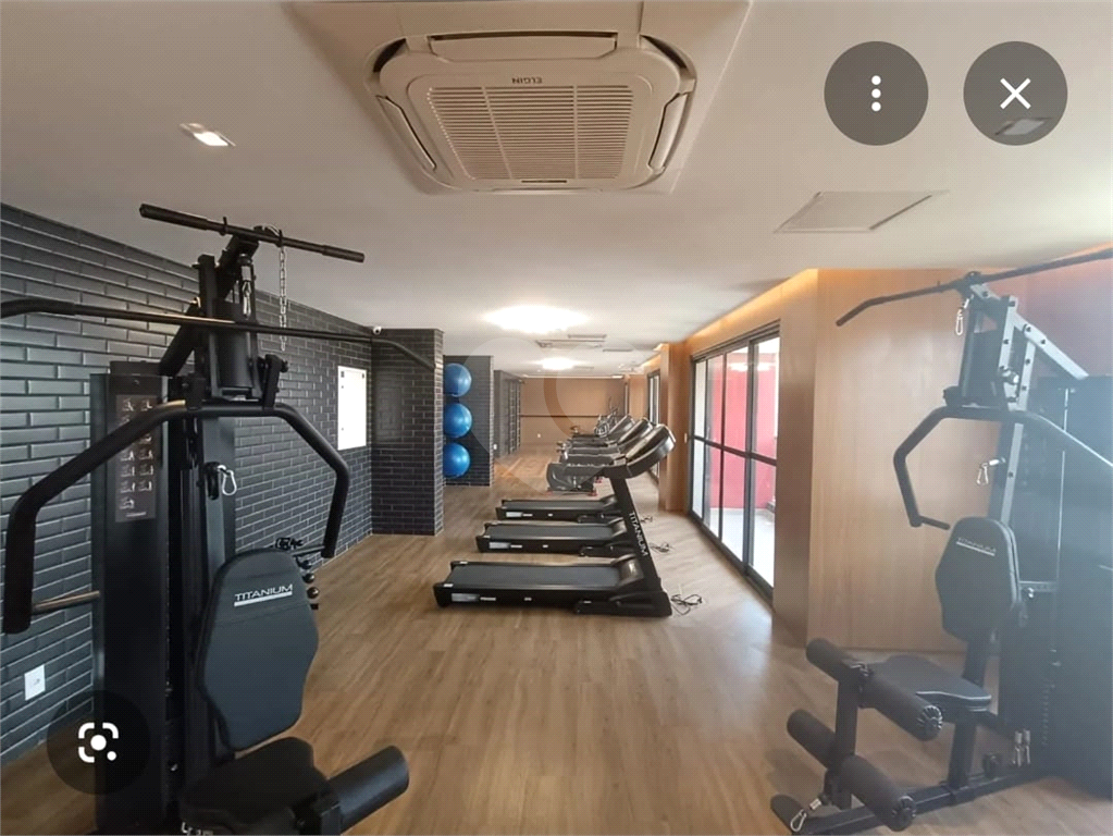 Apartamento todo reformado com 2 quartos e sacada no Jardim São Paulo 