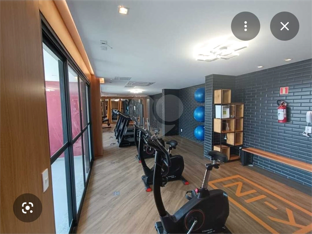 Apartamento todo reformado com 2 quartos e sacada no Jardim São Paulo 