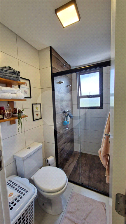 Apartamento todo reformado com 2 quartos e sacada no Jardim São Paulo 