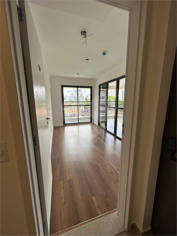 A 103m do Metrô Pinheiros | 41m² com Varanda | Prédio Novo com Lazer Completo