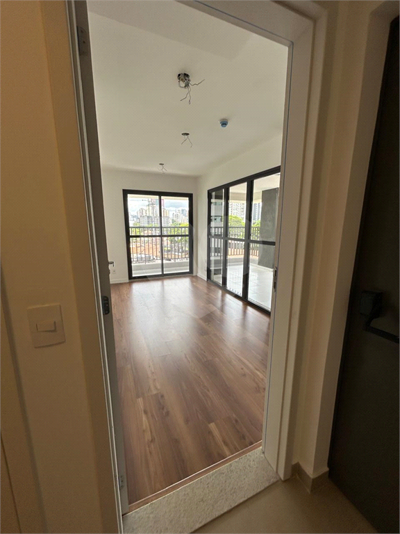 A 103m do Metrô Pinheiros | 41m² com Varanda | Prédio Novo com Lazer Completo