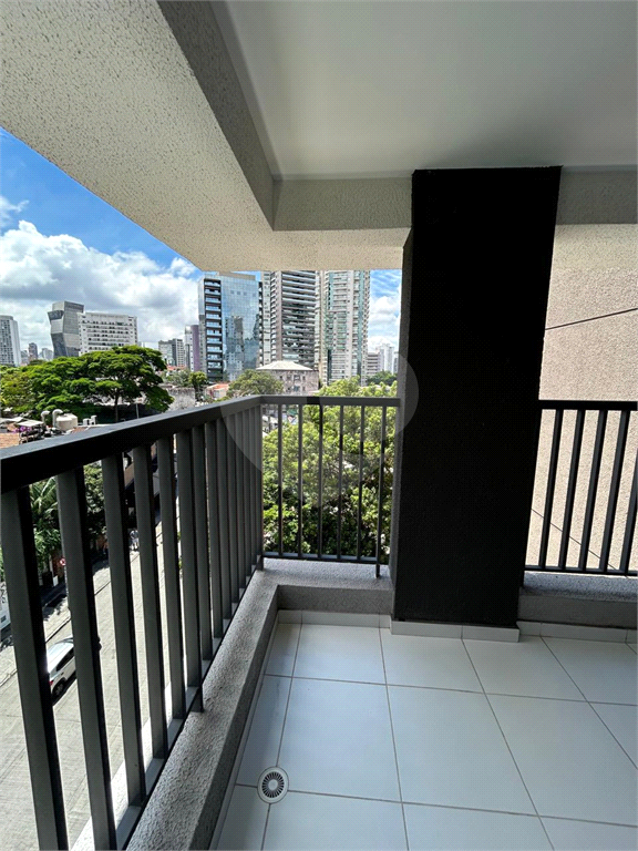 A 103m do Metrô Pinheiros | 41m² com Varanda | Prédio Novo com Lazer Completo