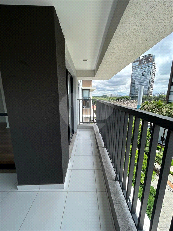 A 103m do Metrô Pinheiros | 41m² com Varanda | Prédio Novo com Lazer Completo