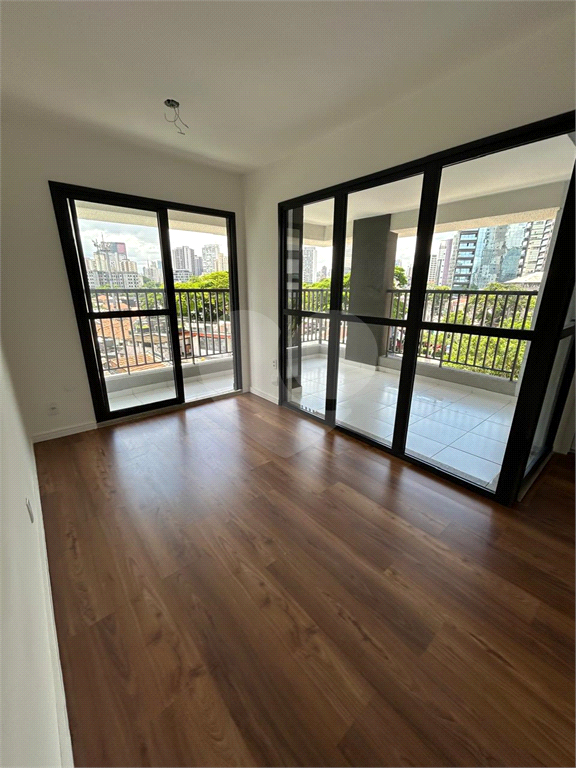 A 103m do Metrô Pinheiros | 41m² com Varanda | Prédio Novo com Lazer Completo