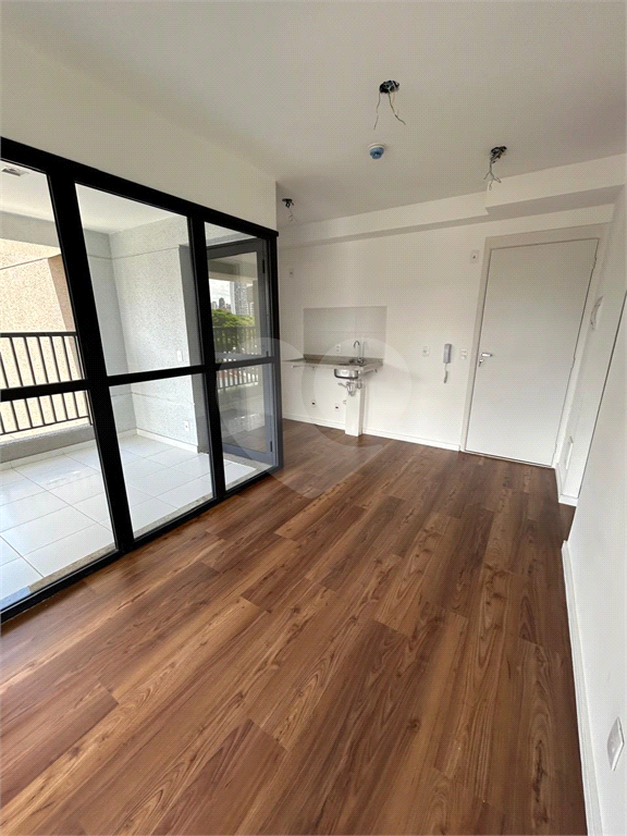 A 103m do Metrô Pinheiros | 41m² com Varanda | Prédio Novo com Lazer Completo