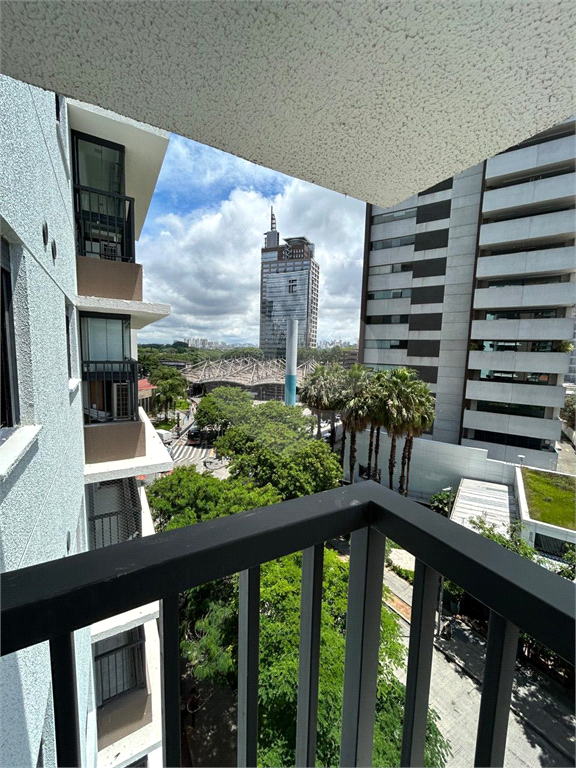 A 103m do Metrô Pinheiros | 41m² com Varanda | Prédio Novo com Lazer Completo