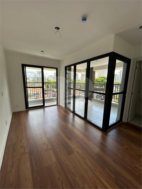 A 103m do Metrô Pinheiros | 41m² com Varanda | Prédio Novo com Lazer Completo