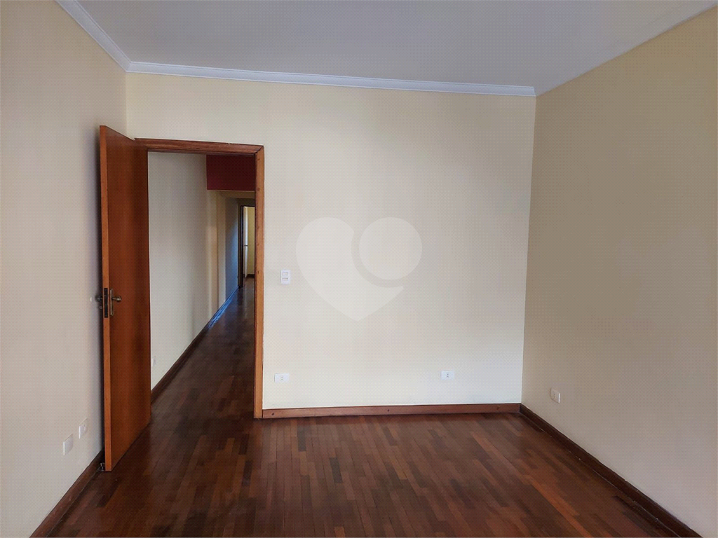 Sobrado Amplo com 3 Dorms (1 Suíte com Varanda) e 2 Vagas