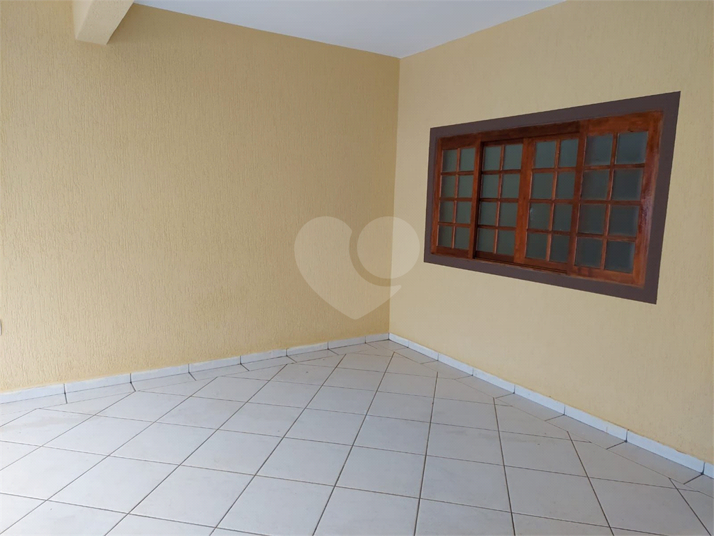 Sobrado Amplo com 3 Dorms (1 Suíte com Varanda) e 2 Vagas