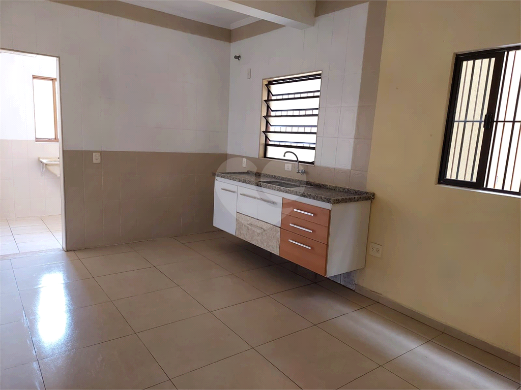 Sobrado Amplo com 3 Dorms (1 Suíte com Varanda) e 2 Vagas