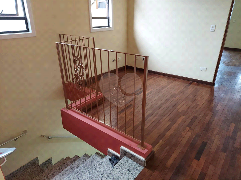 Sobrado Amplo com 3 Dorms (1 Suíte com Varanda) e 2 Vagas