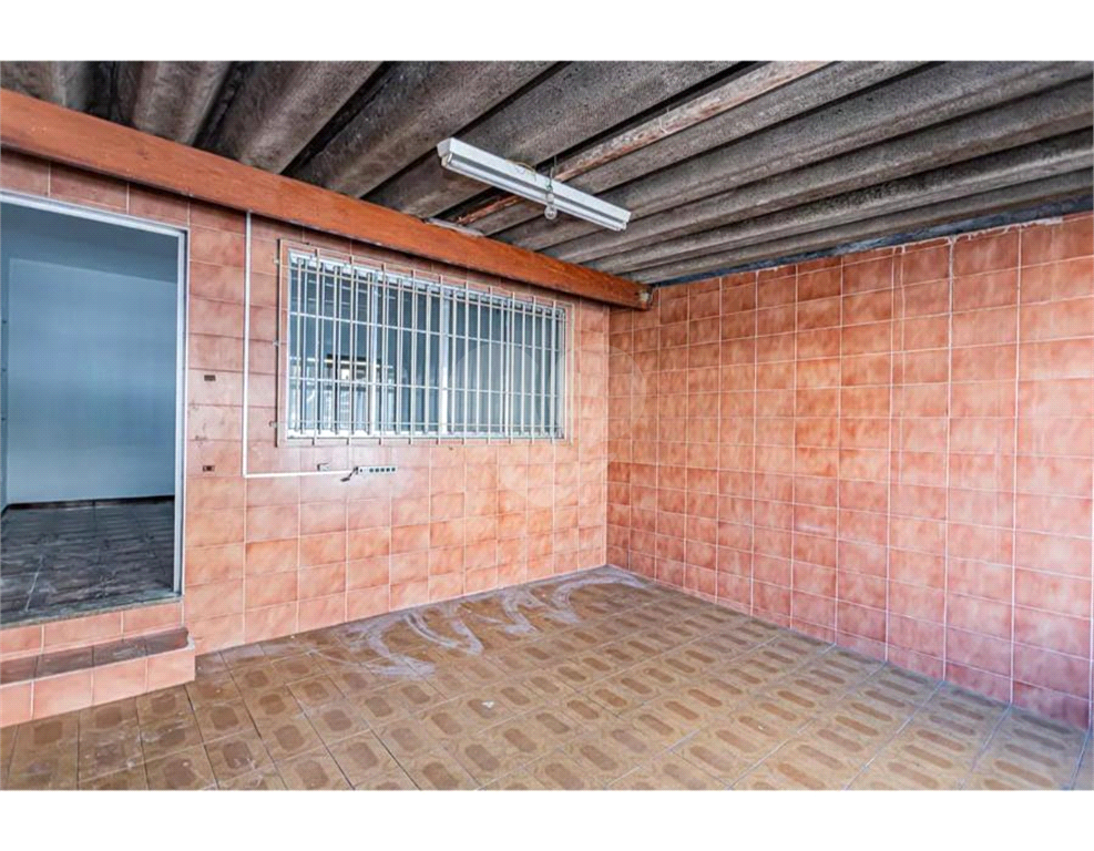 Casa de locação uma suíte e duas vagas Freguesia do O 