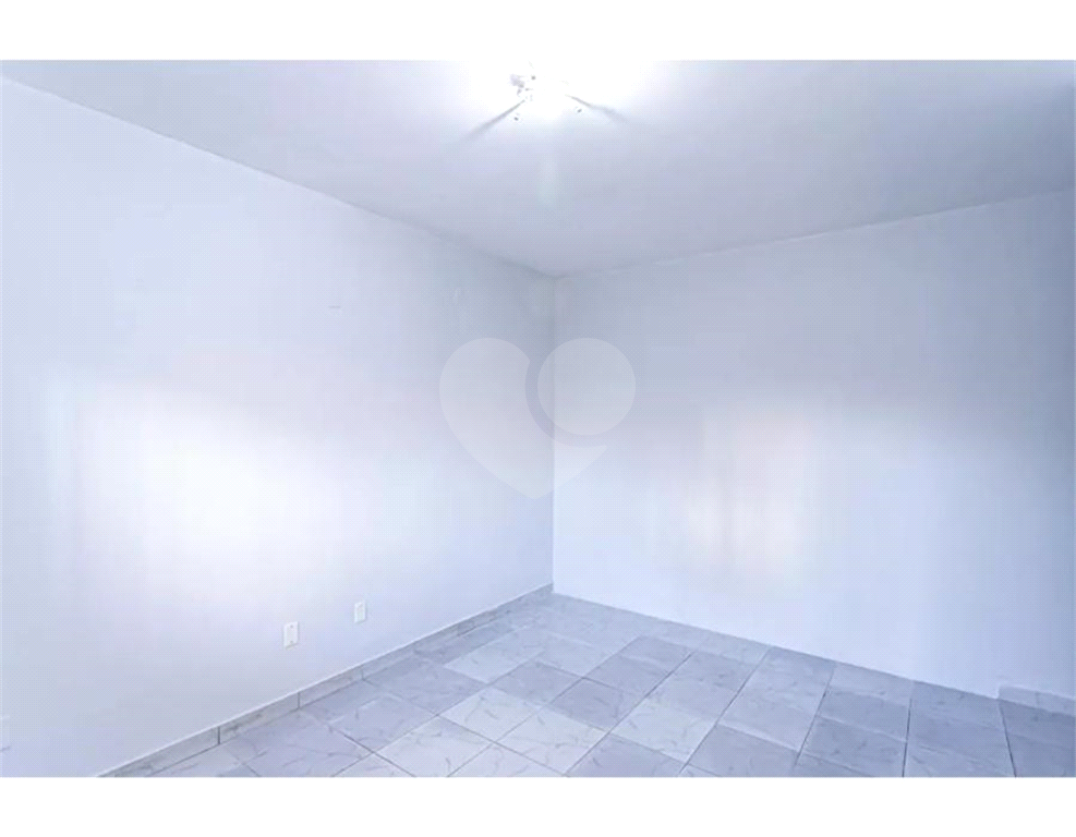 Casa de locação uma suíte e duas vagas Freguesia do O 