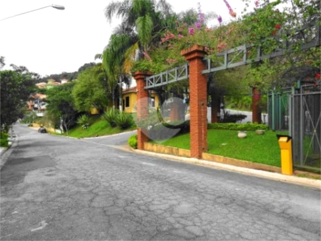 SOBRADO DE ALTO PADRÃO À VENDA CONDOMINIO FECHADO – HORTO FLORESTAL | ZONA NORTE