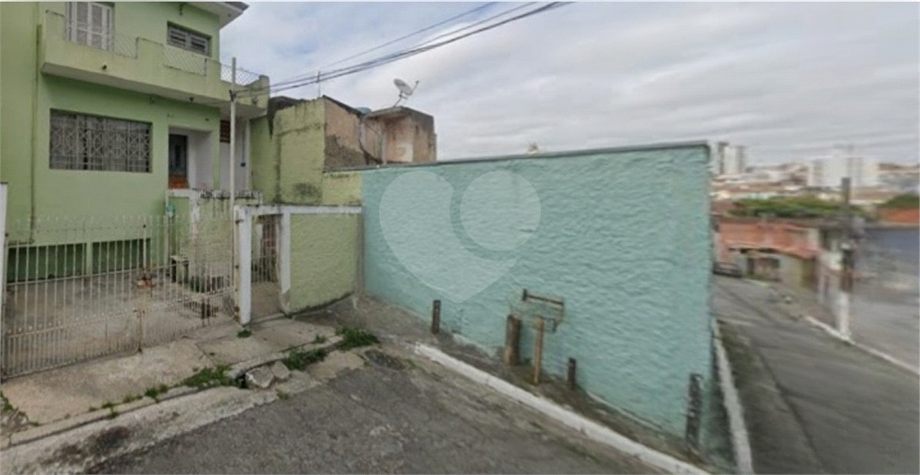 2 casas com o total de 7 quartos. 