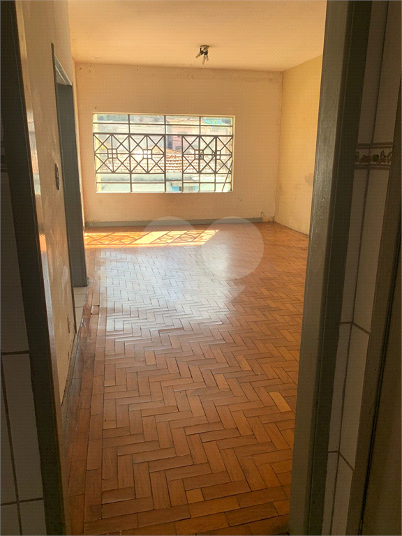 2 casas com o total de 7 quartos. 