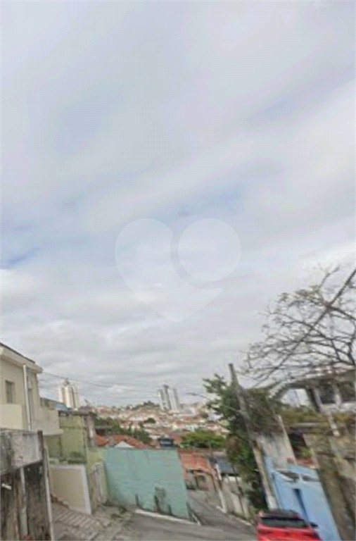 2 casas com o total de 7 quartos. 