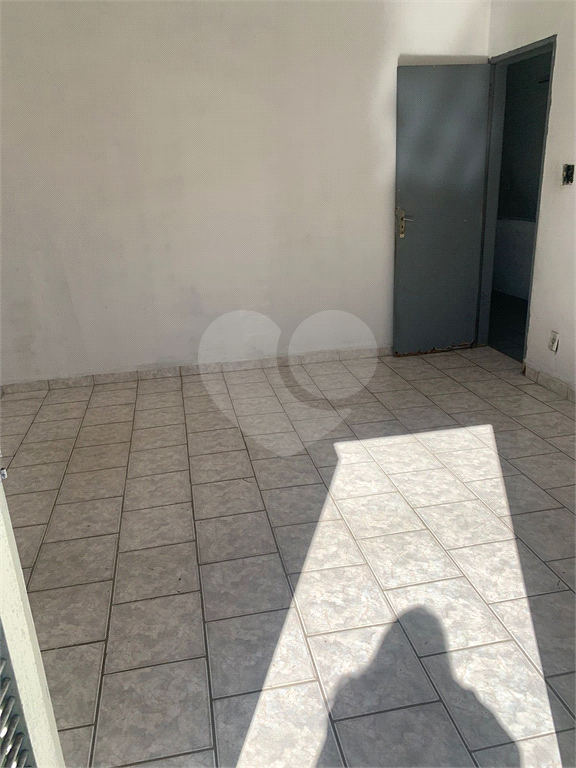 2 casas com o total de 7 quartos. 