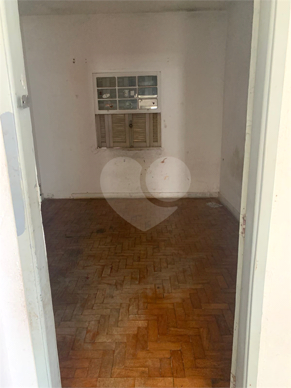 2 casas com o total de 7 quartos. 