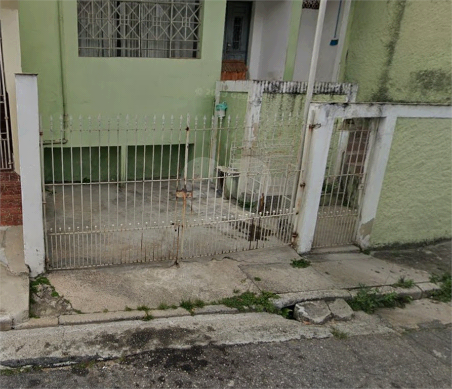 2 casas com o total de 7 quartos. 