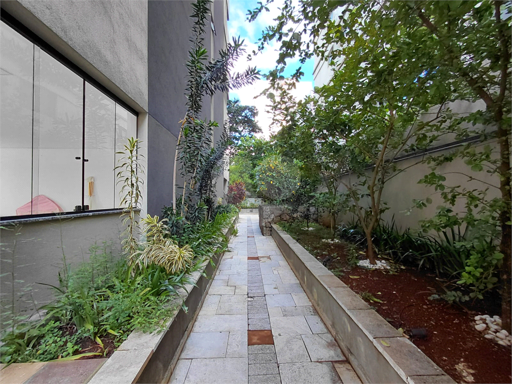 Imóvel de 85m² 2 quartos grandes e 1 menor, sala de 2 ambientes, piscina 1 vaga de garagem Perdizes