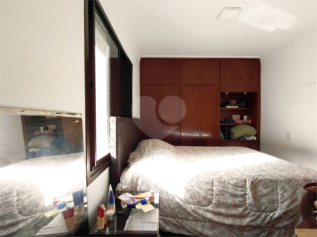 Imóvel de 85m² 2 quartos grandes e 1 menor, sala de 2 ambientes, piscina 1 vaga de garagem Perdizes