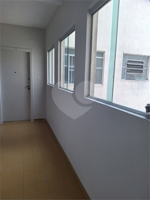 Amplo Apartamento com 96 metros quadrados na Av Zumkeller com 02 dormitórios e 01 vaga.