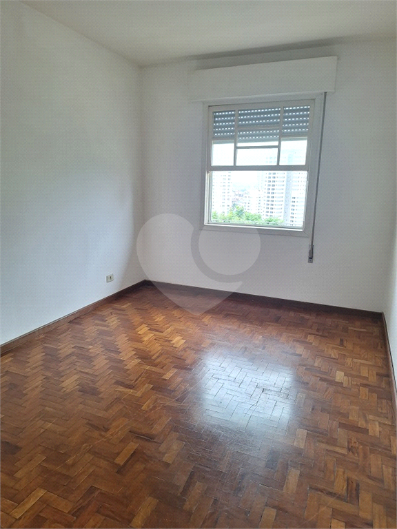 Amplo Apartamento com 96 metros quadrados na Av Zumkeller com 02 dormitórios e 01 vaga.