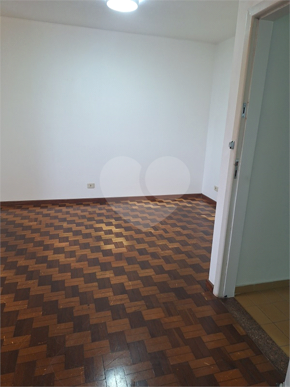 Amplo Apartamento com 96 metros quadrados na Av Zumkeller com 02 dormitórios e 01 vaga.