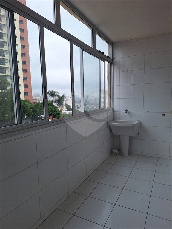 Amplo Apartamento com 96 metros quadrados na Av Zumkeller com 02 dormitórios e 01 vaga.