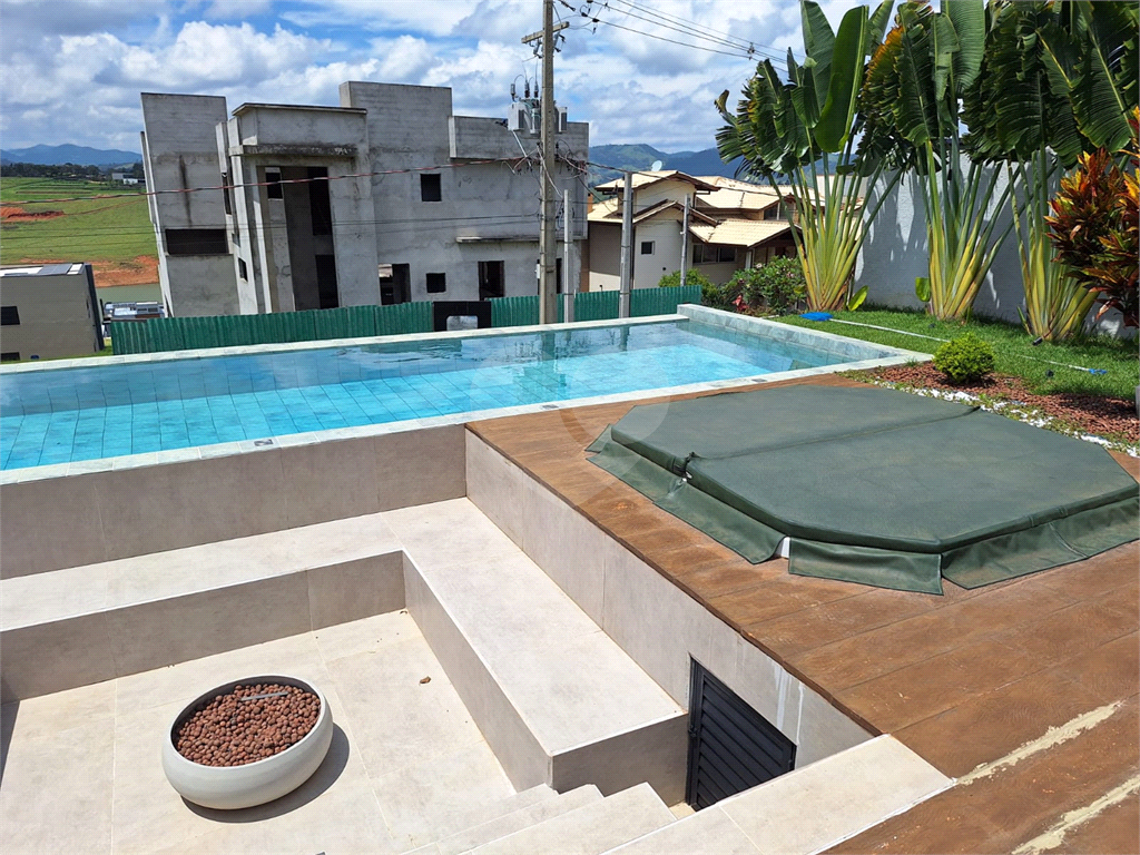 Espetacular casa á venda com vista para a represa em Joanópolis!