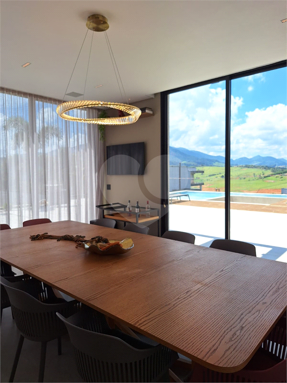 Espetacular casa á venda com vista para a represa em Joanópolis!