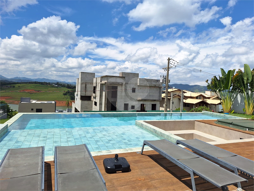Espetacular casa á venda com vista para a represa em Joanópolis!