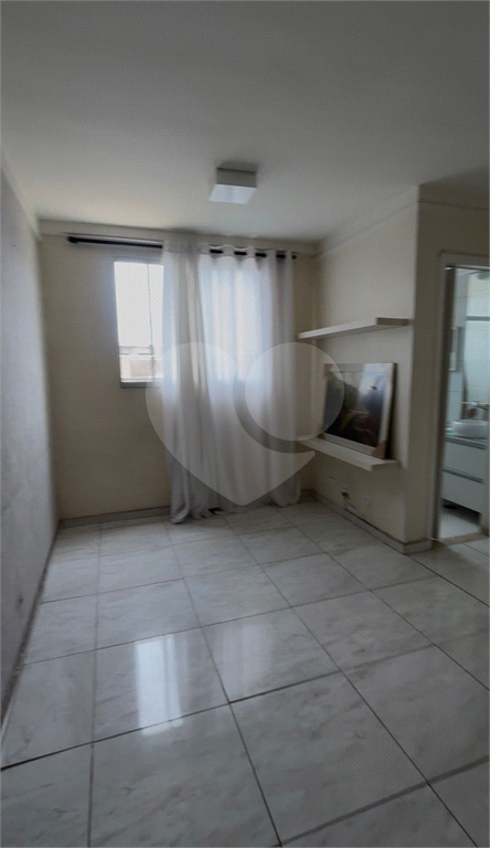 Apartamento semi mobiliado à venda em Guarulhos – Condomínio Residencial Club Gaudi na Rua Branquinha
