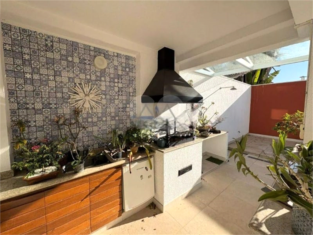 
Casa de Esquina no Tamboré 6 | 4 Suítes | Piscina Aquecida | Próxima ao Clube | 330m²