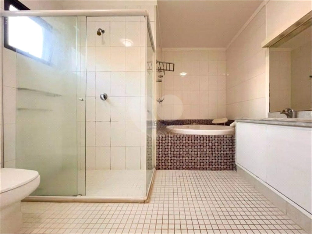 
Casa de Esquina no Tamboré 6 | 4 Suítes | Piscina Aquecida | Próxima ao Clube | 330m²