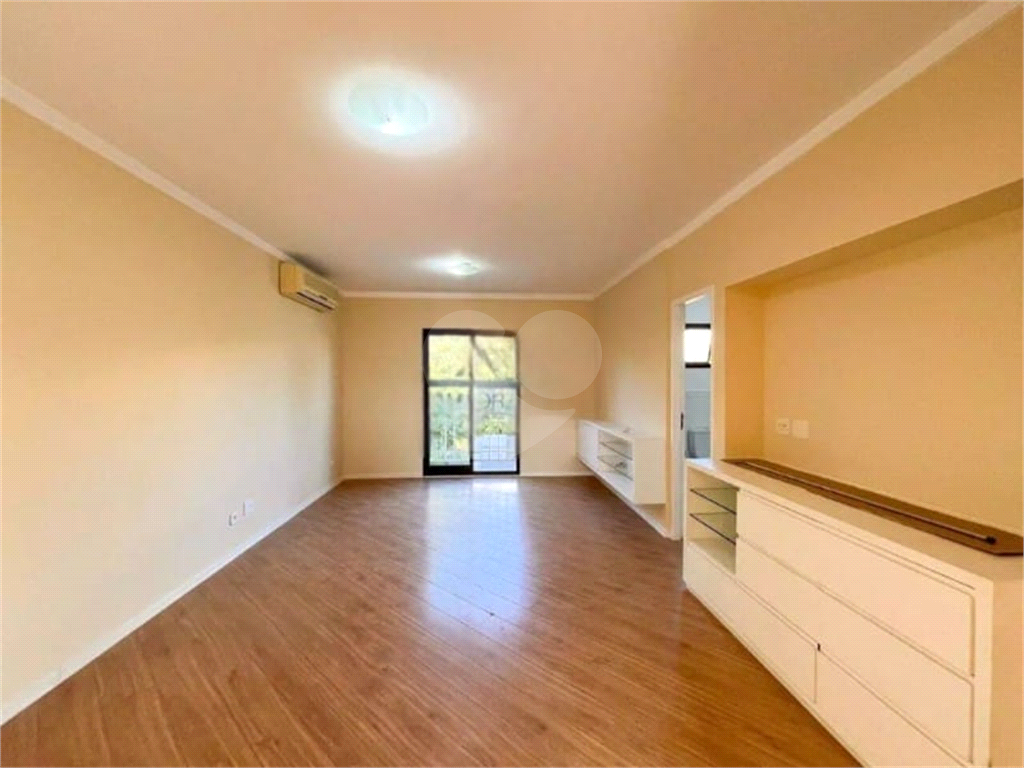 
Casa de Esquina no Tamboré 6 | 4 Suítes | Piscina Aquecida | Próxima ao Clube | 330m²