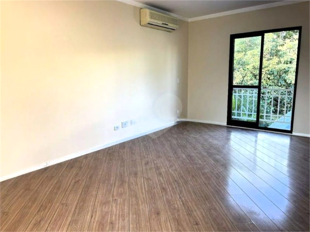 
Casa de Esquina no Tamboré 6 | 4 Suítes | Piscina Aquecida | Próxima ao Clube | 330m²