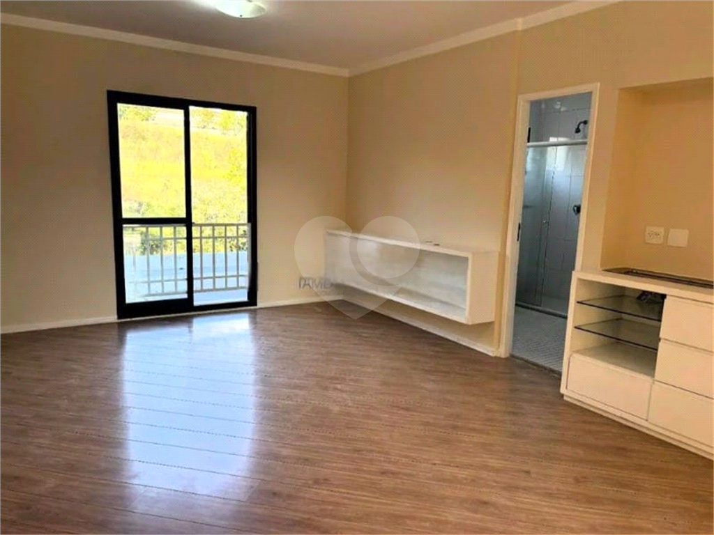 
Casa de Esquina no Tamboré 6 | 4 Suítes | Piscina Aquecida | Próxima ao Clube | 330m²