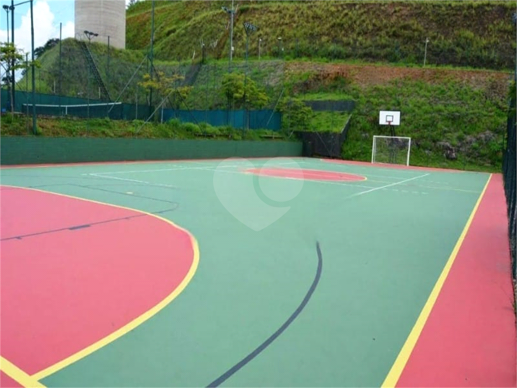 
Casa de Esquina no Tamboré 6 | 4 Suítes | Piscina Aquecida | Próxima ao Clube | 330m²