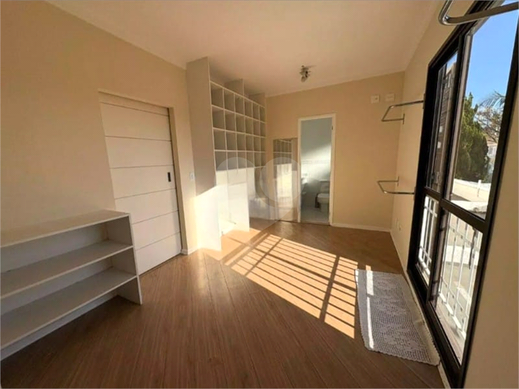 
Casa de Esquina no Tamboré 6 | 4 Suítes | Piscina Aquecida | Próxima ao Clube | 330m²