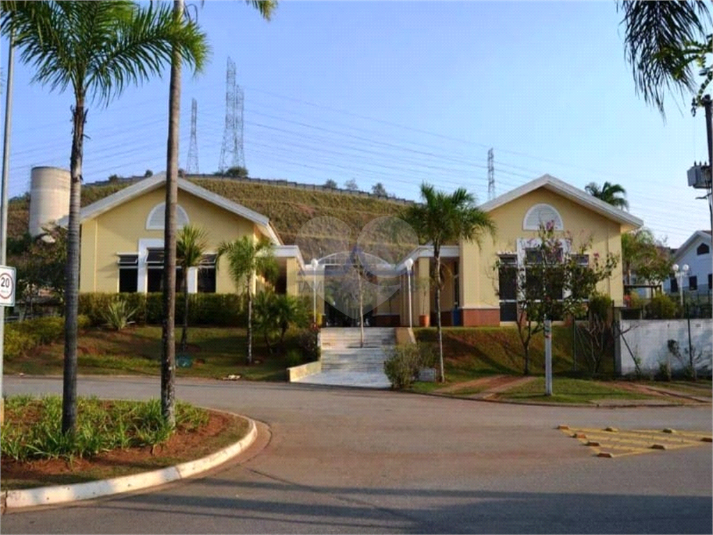 
Casa de Esquina no Tamboré 6 | 4 Suítes | Piscina Aquecida | Próxima ao Clube | 330m²