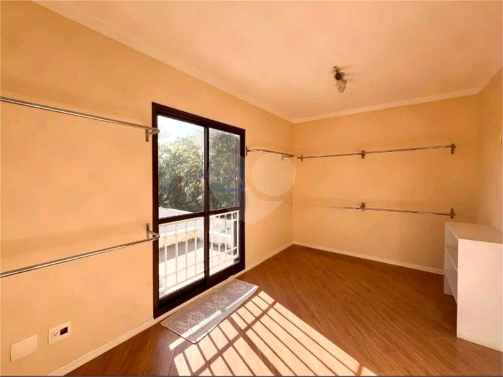 
Casa de Esquina no Tamboré 6 | 4 Suítes | Piscina Aquecida | Próxima ao Clube | 330m²