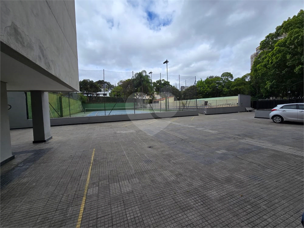 APARTAMENTO em MOEMA