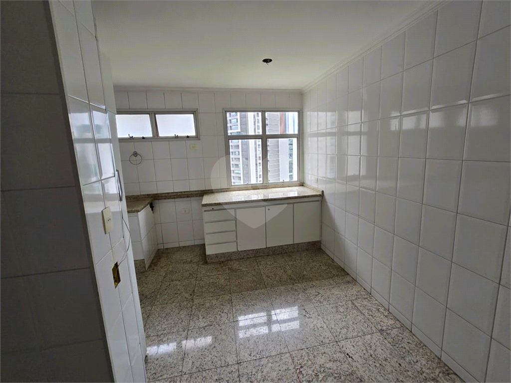 APARTAMENTO em MOEMA