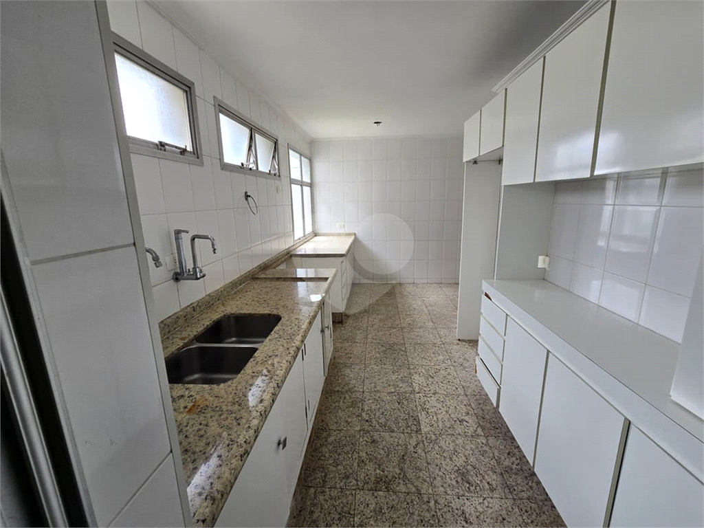 APARTAMENTO em MOEMA